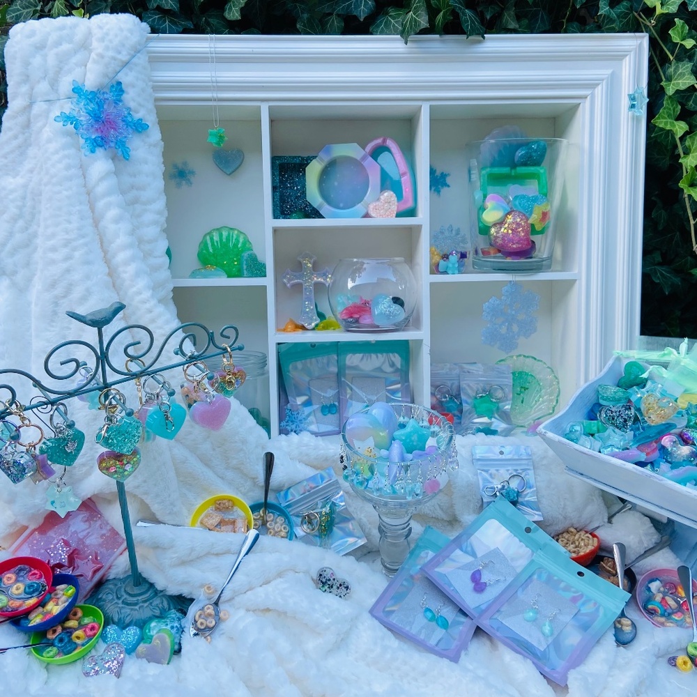 Wishing Stones, Christmas Ornaments, Jewelry, Ashtrays and more !
